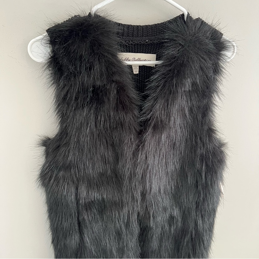 Sebby Collection Faux Fur Vest. - Picture 4 of 14